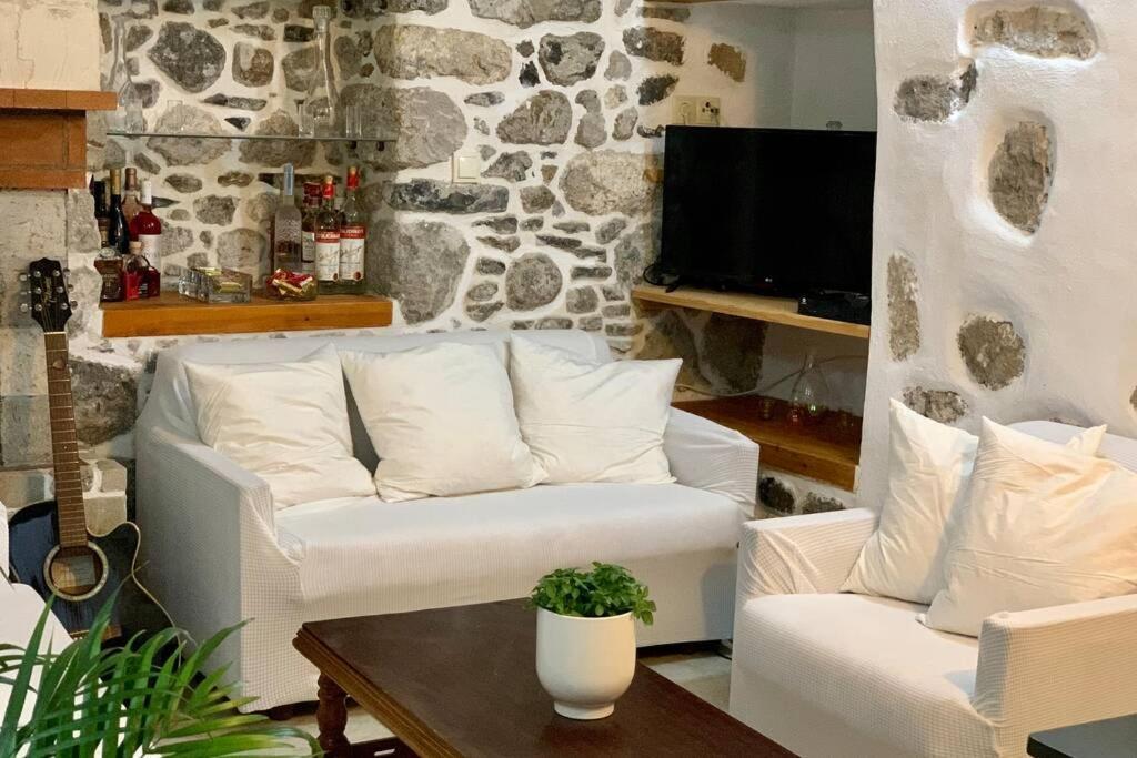 Lava House Apartment Mandraki  ภายนอก รูปภาพ