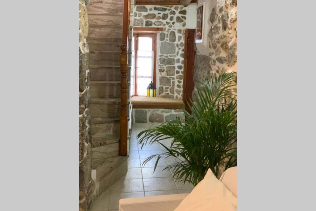 Lava House Apartment Mandraki  ภายนอก รูปภาพ